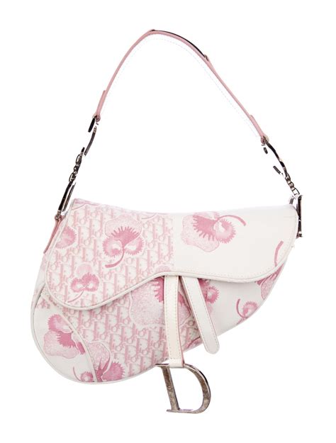 pink saddle bag.